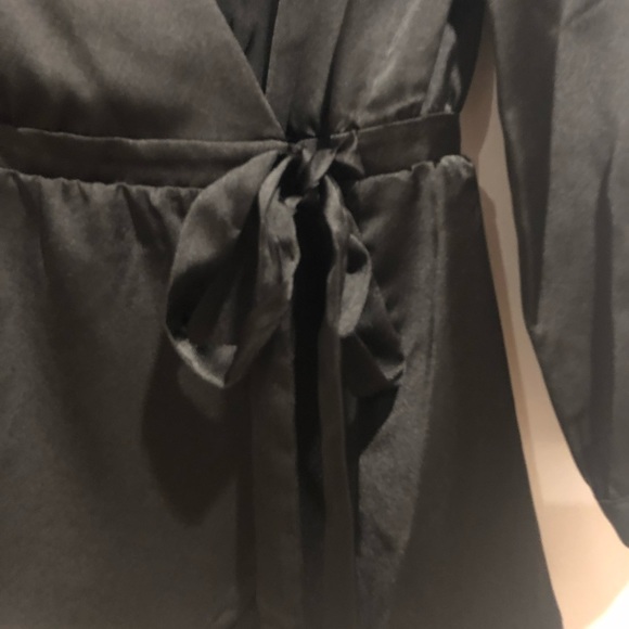 Black blouse! - Picture 2 of 6